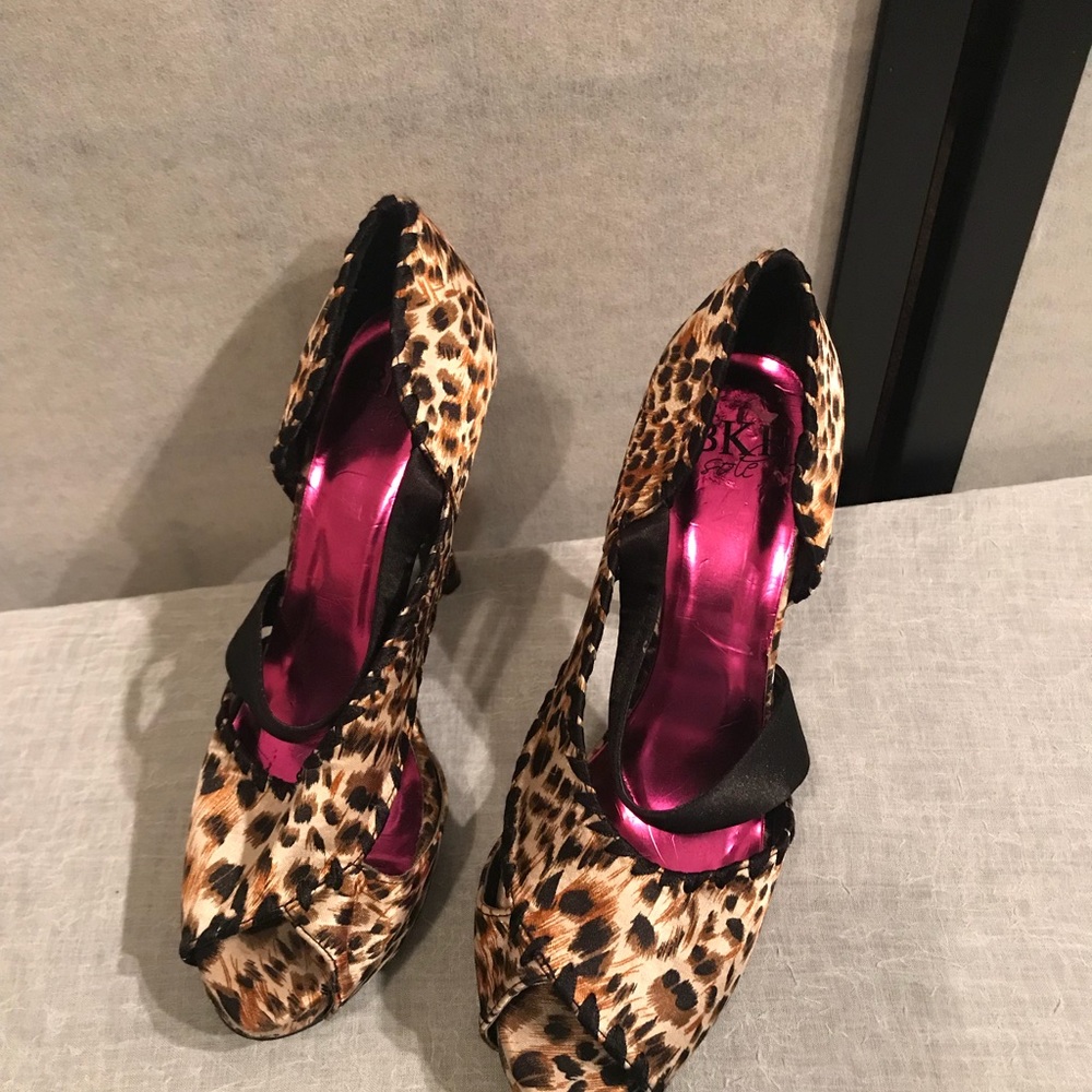 BKE Leopard/Cheetah open toe high heels - Picture 2 of 8